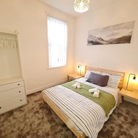 ニューカッスル・アポン・タインLarge 3 Bed Flat, Free Parkingアパートメント エクステリア 写真