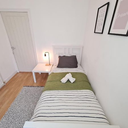 ニューカッスル・アポン・タインLarge 3 Bed Flat, Free Parkingアパートメント エクステリア 写真