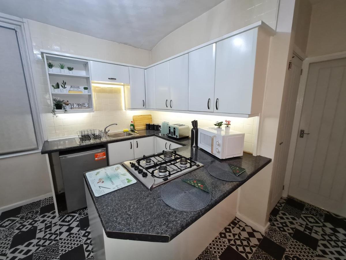 ニューカッスル・アポン・タインLarge 3 Bed Flat, Free Parkingアパートメント エクステリア 写真