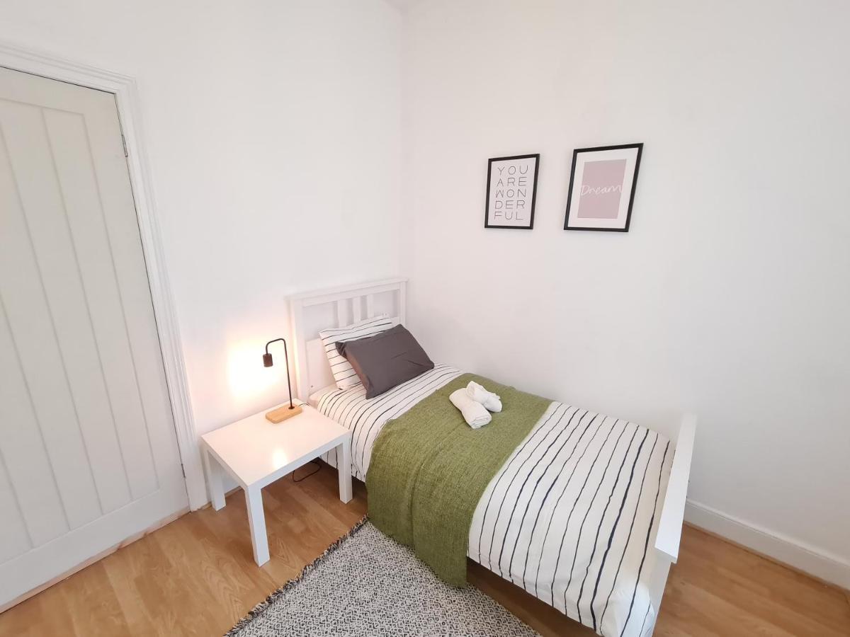 ニューカッスル・アポン・タインLarge 3 Bed Flat, Free Parkingアパートメント エクステリア 写真