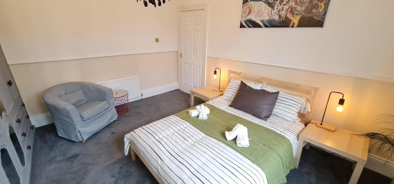 ニューカッスル・アポン・タインLarge 3 Bed Flat, Free Parkingアパートメント エクステリア 写真
